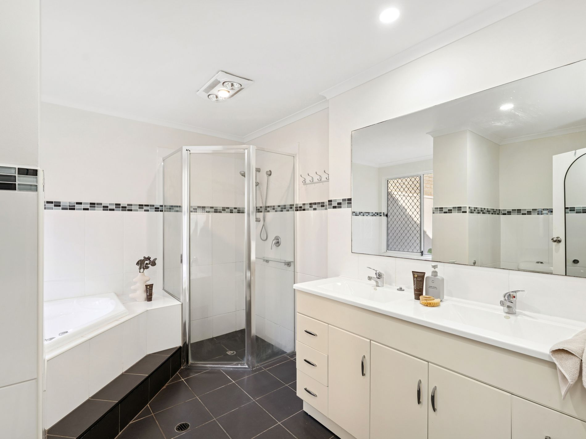 8 Grantley Avenue, Daw Park