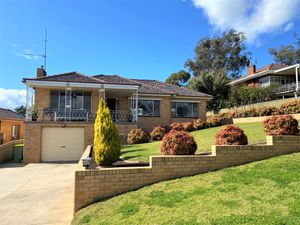 594 Whinray Crescent, East Albury