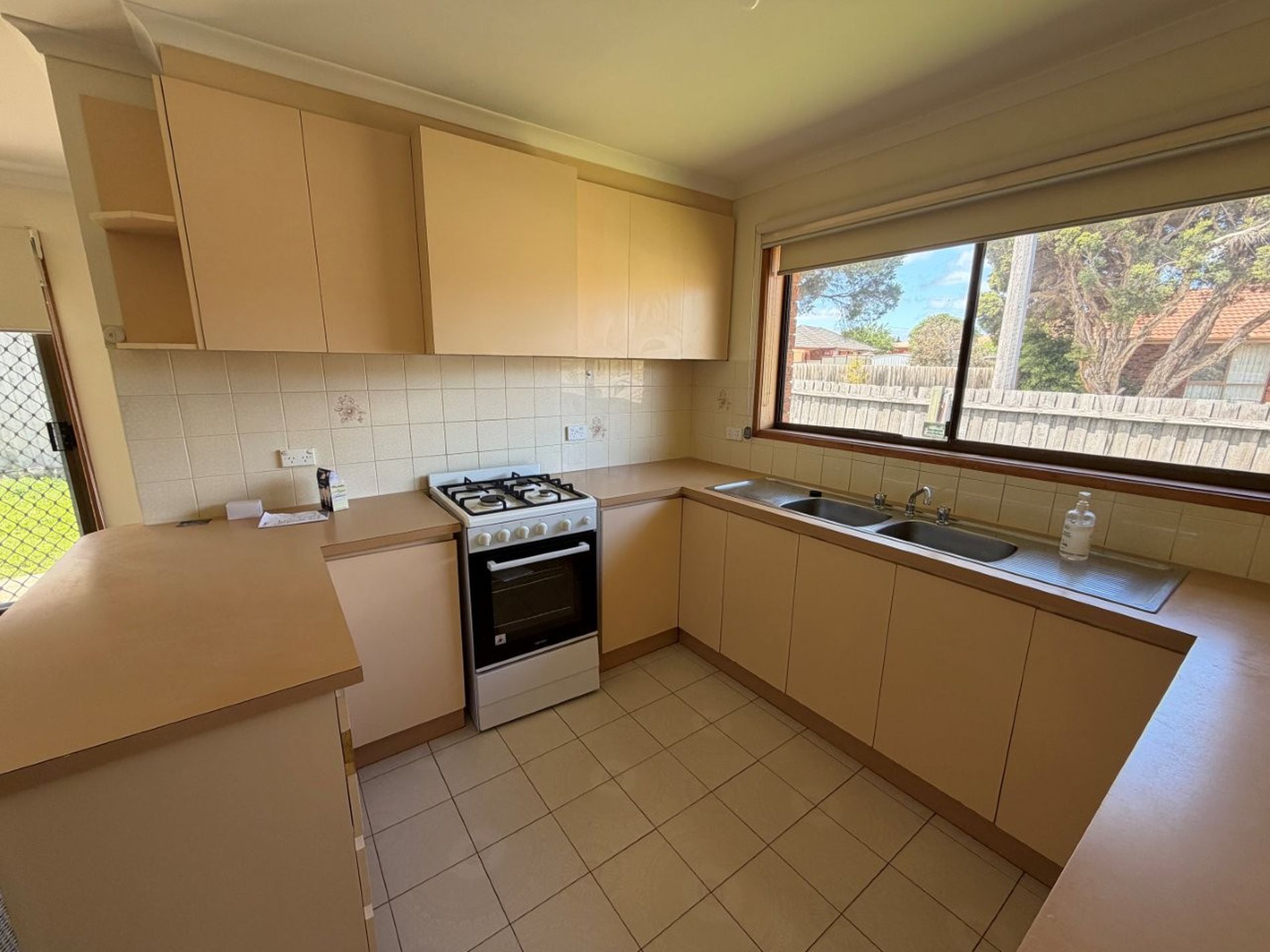 1 / 1 Canterbury Place, Werribee