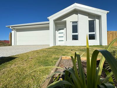 8 Alexander Pl, Gleneagle