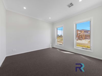 48 Conway Circuit, Aintree