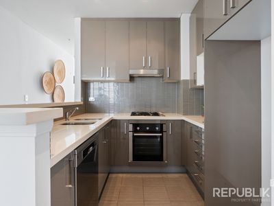 1101 / 4 Como Crescent, Southport