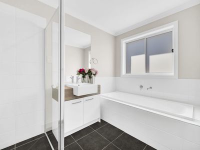13 Edwin Close, Manor Lakes