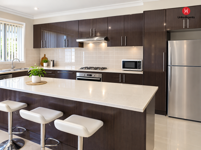 10 DEKANZO AVENUE, Middleton Grange