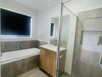 73 Imatra Loop, Tarneit