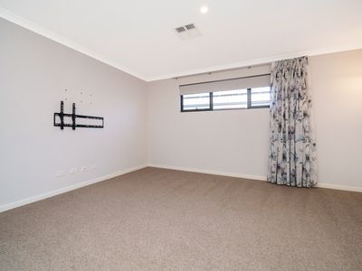 13 Denmark Loop, South Guildford