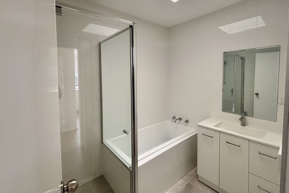 1 / 10 Templewood Crescent, Avondale Heights