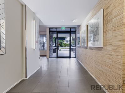 402 / 11 NORMAN STREET, Southport
