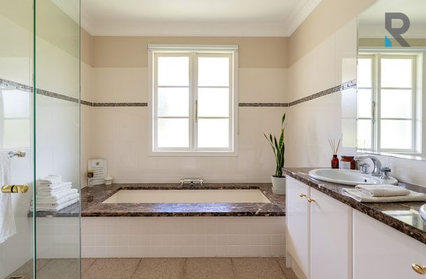 8 Pine Grove, Mickleham