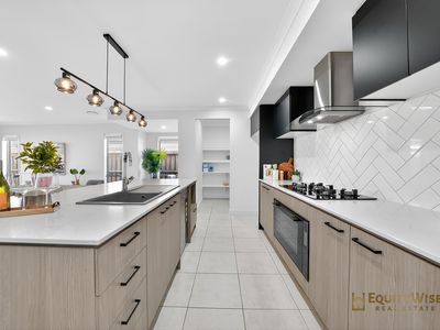 7 Homecrest Crescent, Wyndham Vale