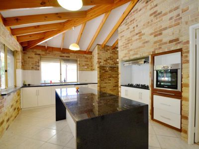 8 Rossetti Court, North Lake