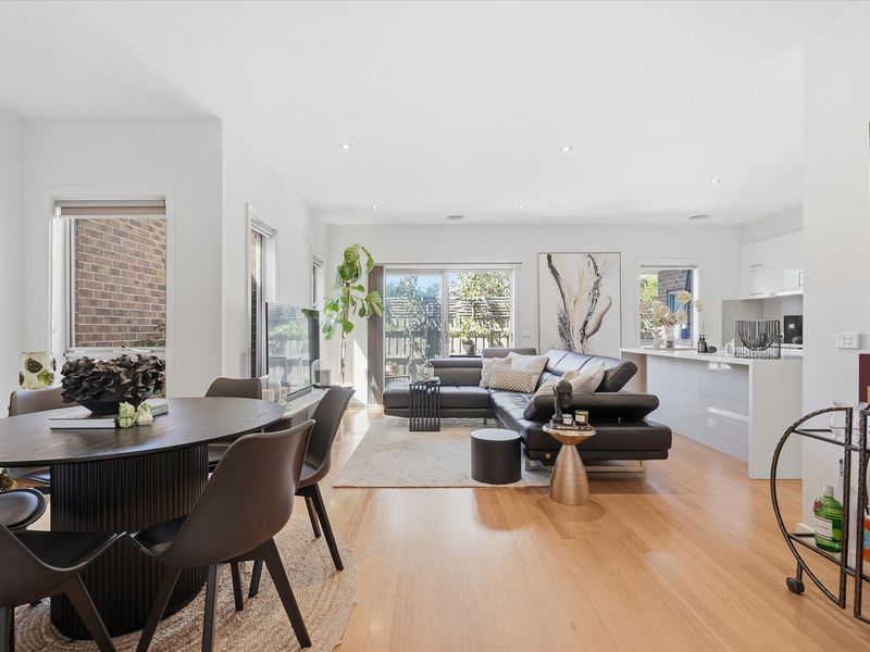 2 / 34 LINNET STREET, Altona