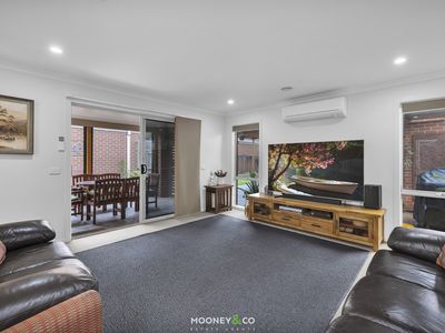 25 Brolin Terrace, Cranbourne North