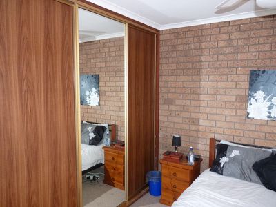 1 / 8 Robinson Street, Horsham