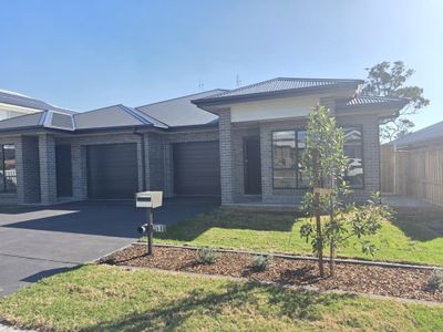 1/68  Malachite Street, Chisholm