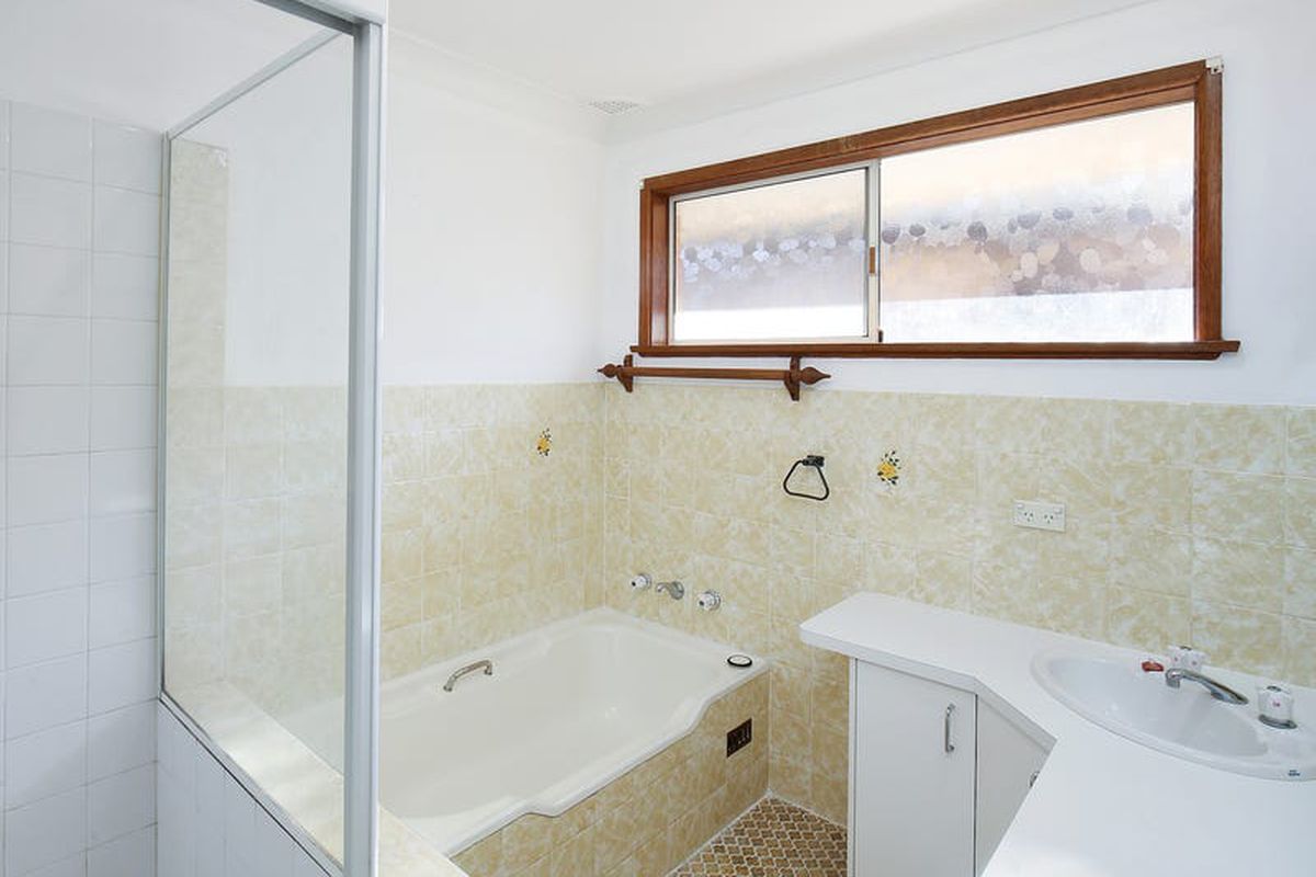2 Della Close, Narara
