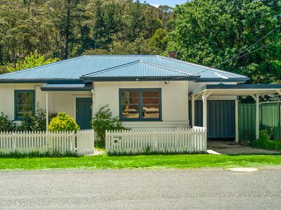 8 Foxlow Street, Captains Flat