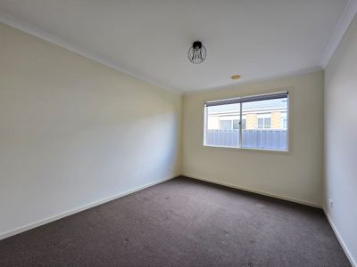7 Romek Way, Truganina