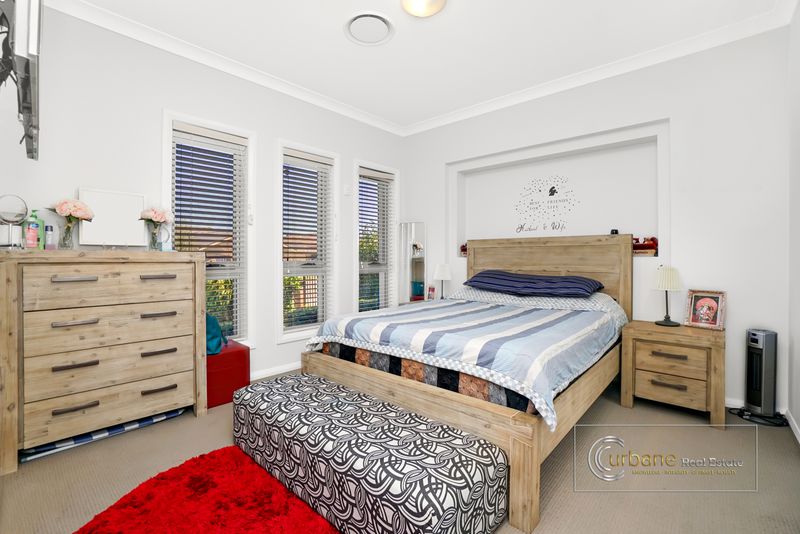 42 Feathertop Avenue, Minto