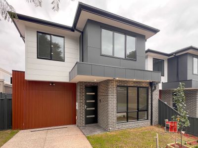 8A Norma Court, Avondale Heights