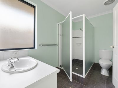 8 Marra Way, South Lake