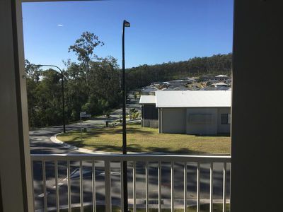 1 / 38 Gullwing Street, Upper Coomera