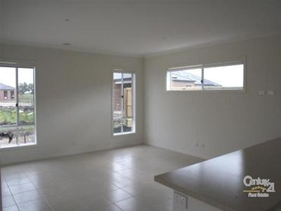 7 Snowy Drive, Lynbrook