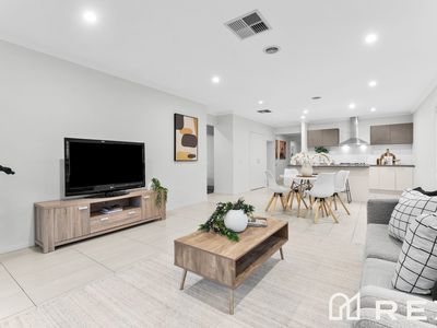 10 Brolin Terrace, Cranbourne North