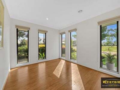 15 Lacebark Lane, Aintree