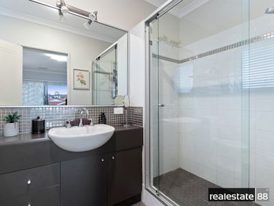 1 / 38 Comer Street, Como