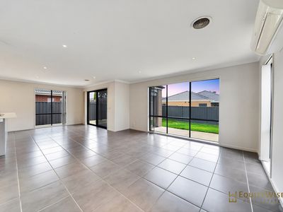 59 Kinglake Drive, Manor Lakes
