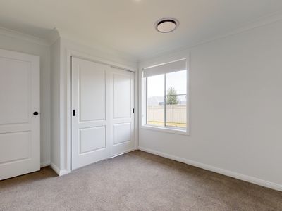 64 Champagne Drive, Dubbo