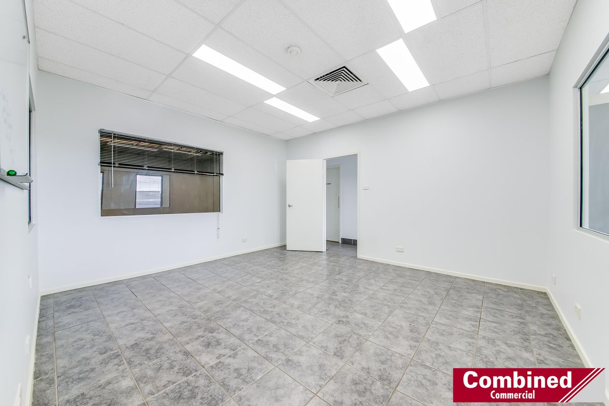 1 / 16 Porrende Street, Narellan