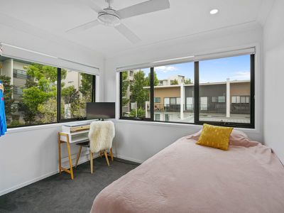 1037 / 154 Musgrave Avenue, Southport