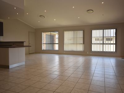 25 Lakeside Circuit, Dubbo