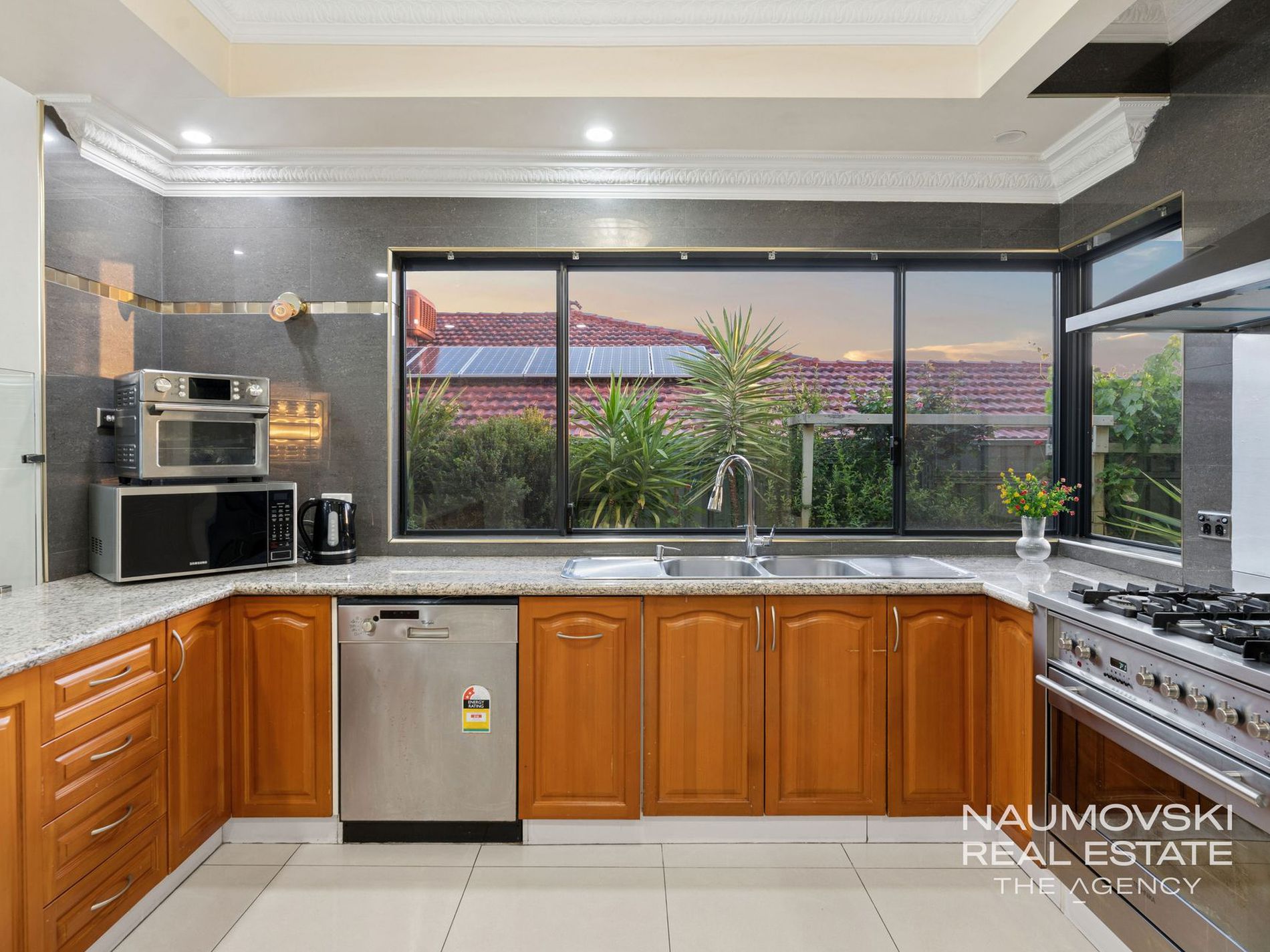 12 Meadowbank Way, Landsdale
