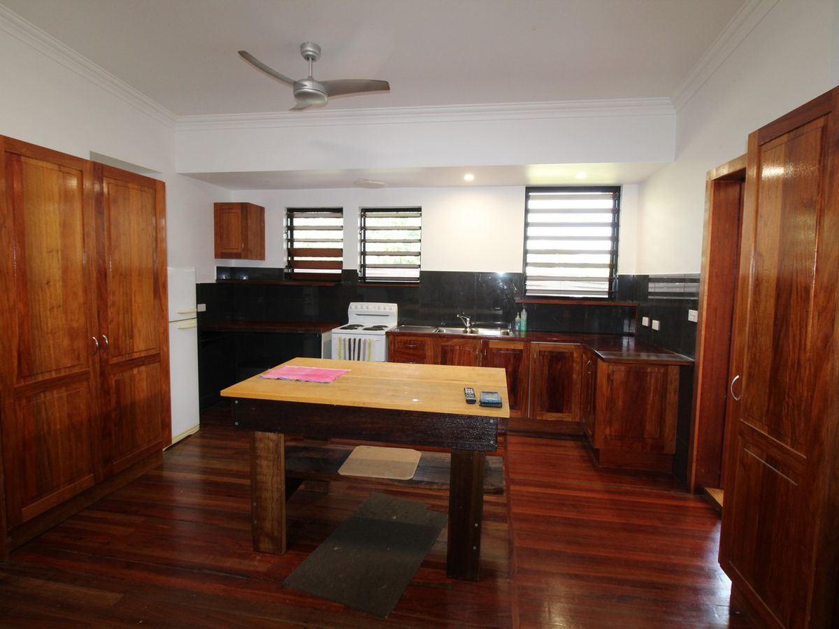 1 / 4 GRAU STREET, Atherton