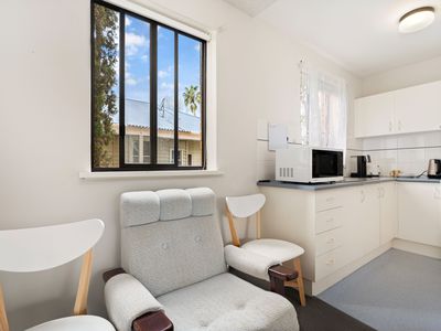 6 / 525 COWPER STREET, Albury