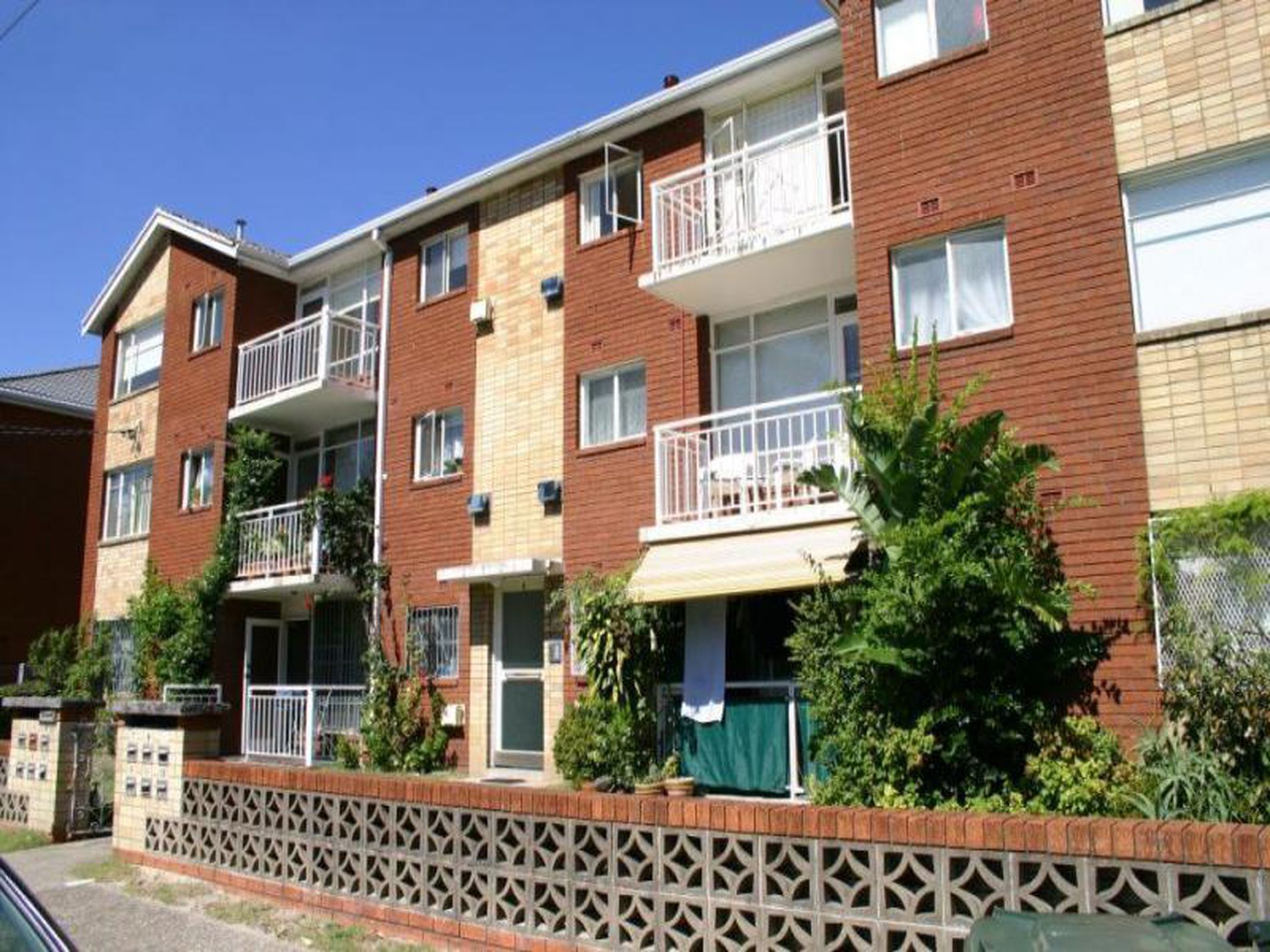 12 / 6 Barber Avenue, Eastlakes