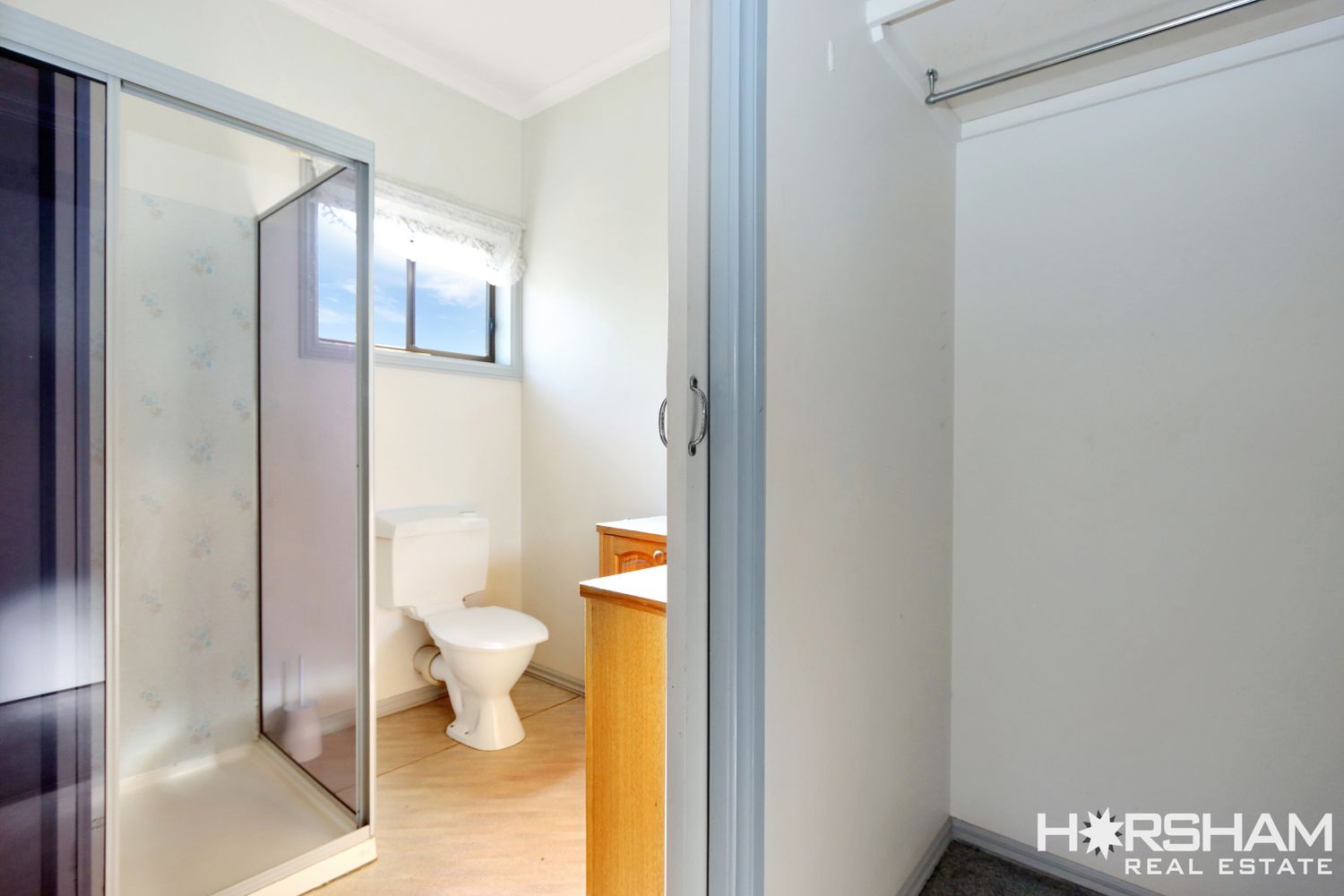 8 Henderson Avenue, Horsham