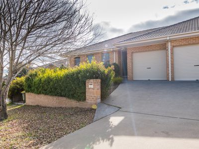 2 / 39 Tennyson Drive, Queanbeyan East