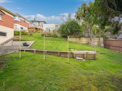 122 Easther Crescent, Kew