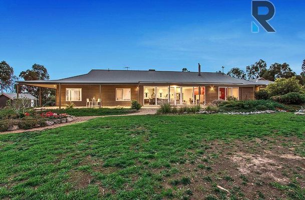 8 The Dress Circle, Oaklands Junction