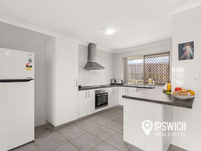 2 / 8 Tawney Street, Lowood