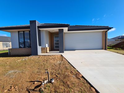 8 Medieval Crescent, Mooroopna