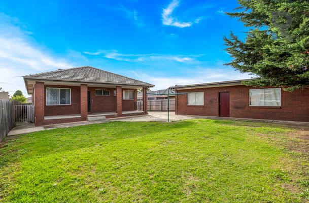 30 Glencairn Crescent, Broadmeadows