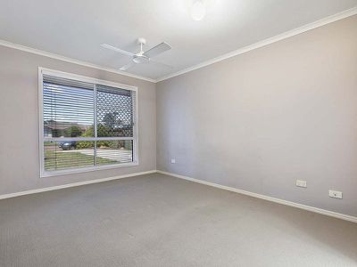 66 Ibis Boulevard, Eli Waters