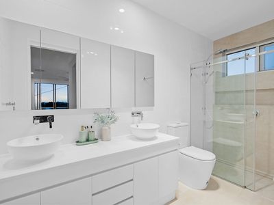 6 Primrose Parade, Wynnum West