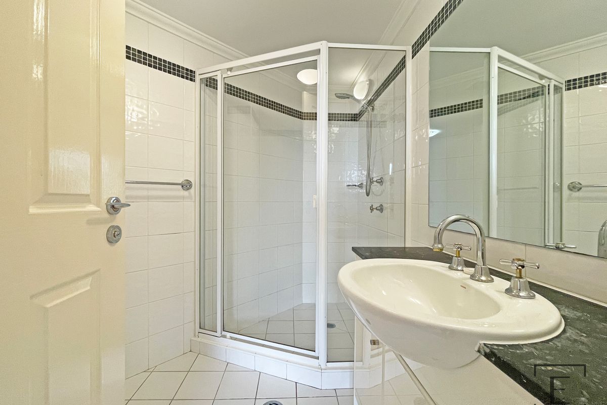607 / 8 Wentworth Drive, Liberty Grove