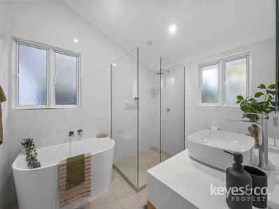 11 Kenilworth Avenue, Hyde Park